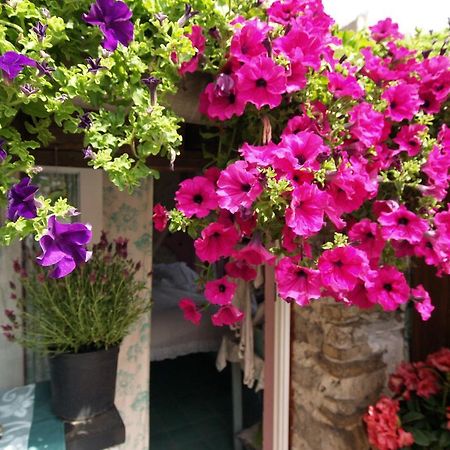 Le Petit Chateau Bed and Breakfast Dolceacqua Esterno foto