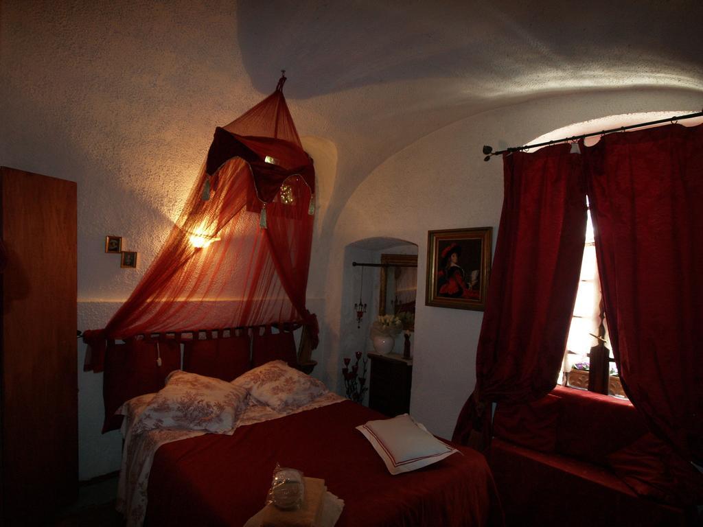 Le Petit Chateau Bed and Breakfast Dolceacqua Camera foto
