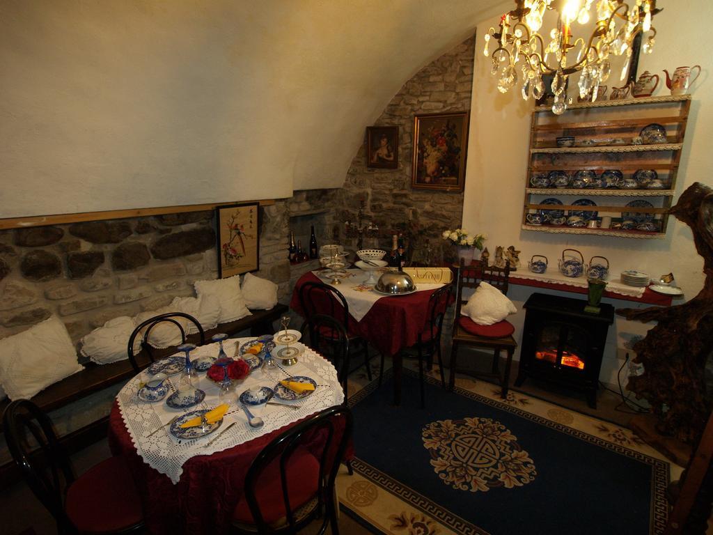 Le Petit Chateau Bed and Breakfast Dolceacqua Esterno foto