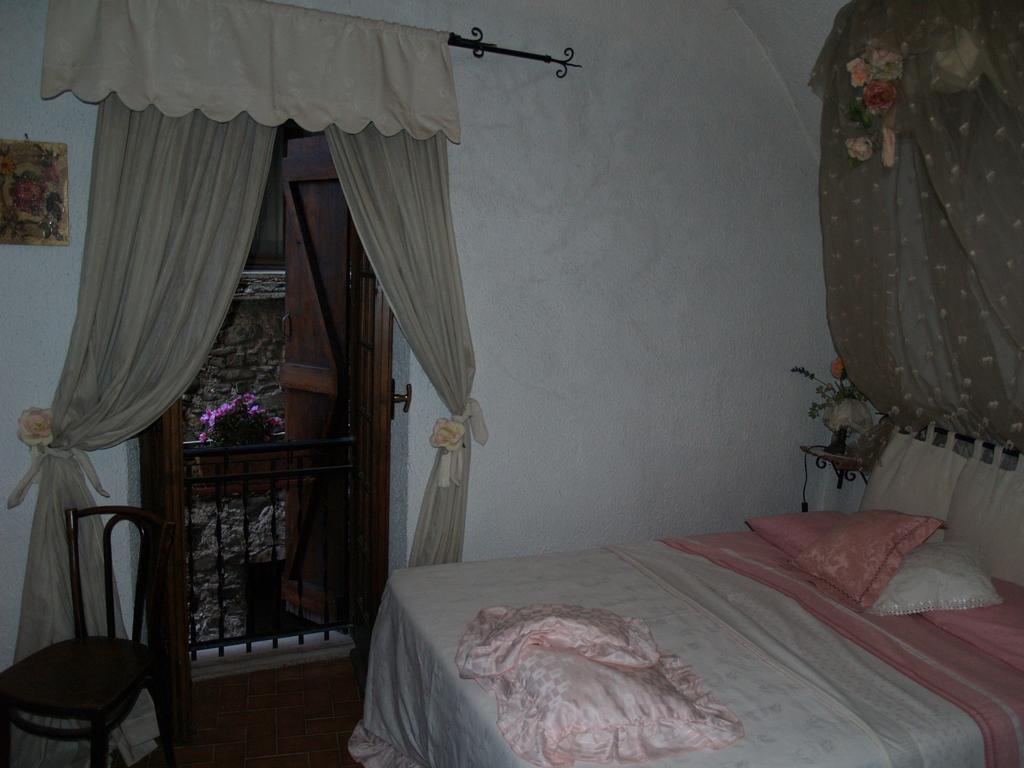Le Petit Chateau Bed and Breakfast Dolceacqua Camera foto